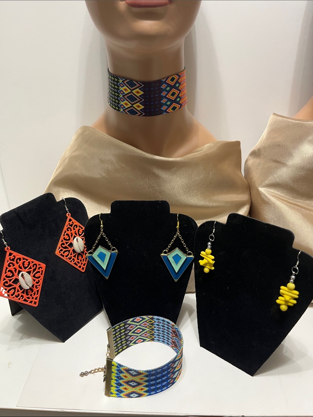 Gift Set Geometric Patterned Fabric Choker Bracelet 3 Pairs Earrings Multicolor